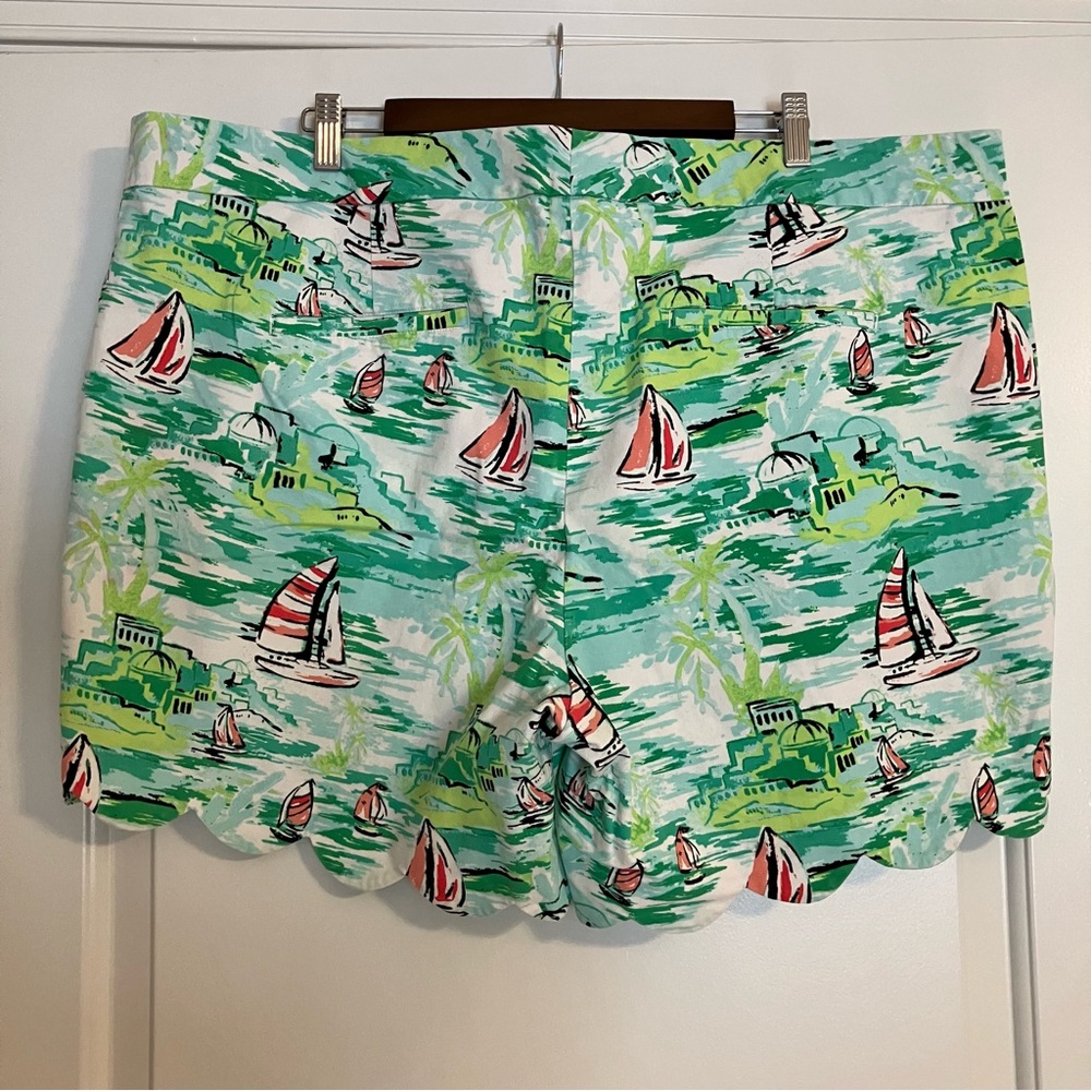 Crown & Ivy green shorts with scalloped hem and sailboat print. Size: 22 - Picture 4 of 6